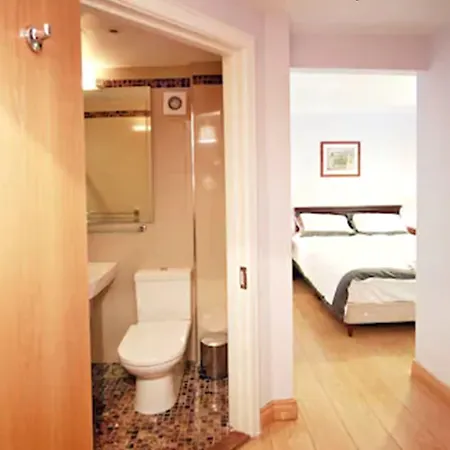 Hotell The Sweeney 3*