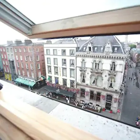 The Sweeney ダブリン