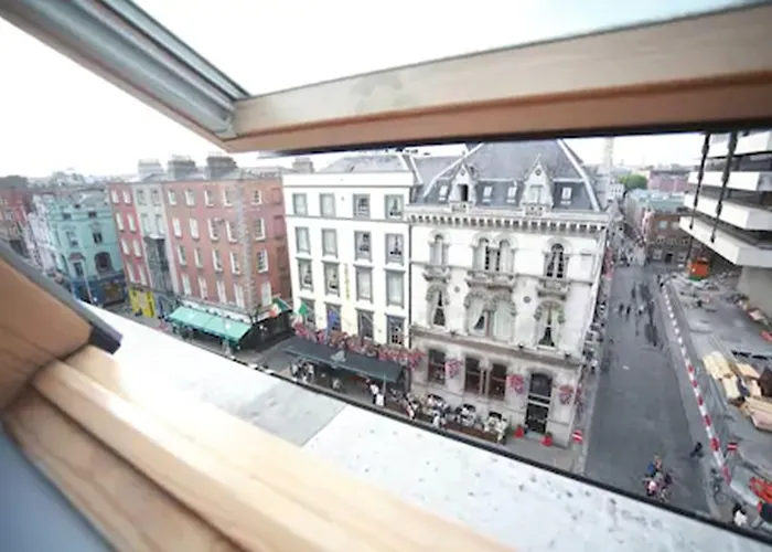 The Sweeney ダブリン